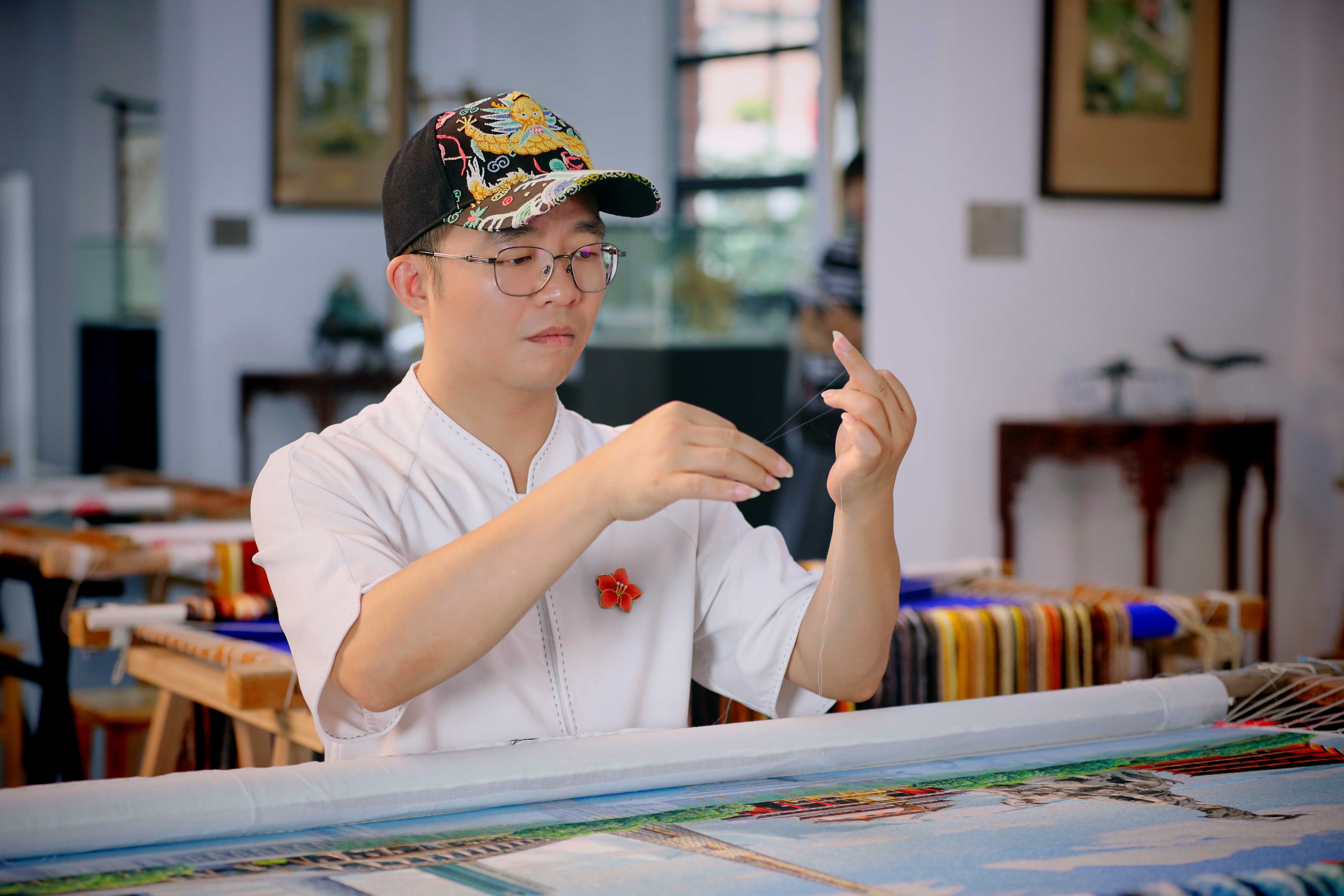 王新元：“針”程萬里，一個退役軍人的廣繡之路